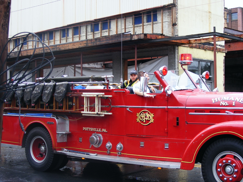 9_11 fire truck paraid 159.JPG